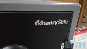 Огне-водостойкий сейф SentrySafe SFW 205 GPC
