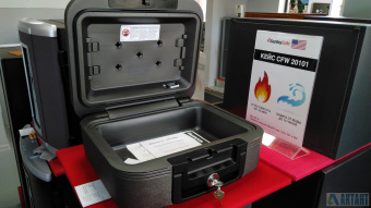 Огне-водостойкий кейс SentrySafe CHW 20101